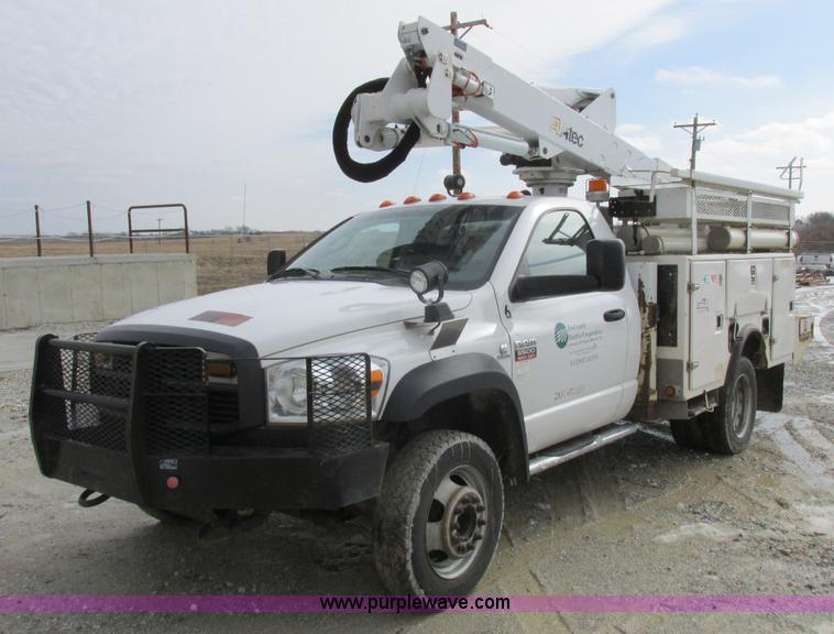 image for item L7118 2009 Dodge Ram 5500 bucket truck