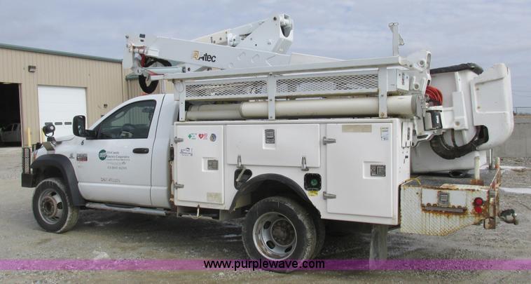 image for item L7118 2009 Dodge Ram 5500 bucket truck
