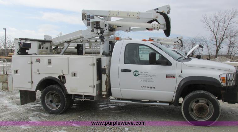 image for item L7118 2009 Dodge Ram 5500 bucket truck
