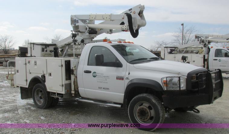 image for item L7118 2009 Dodge Ram 5500 bucket truck
