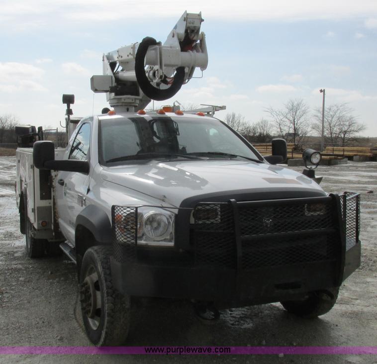 image for item L7118 2009 Dodge Ram 5500 bucket truck
