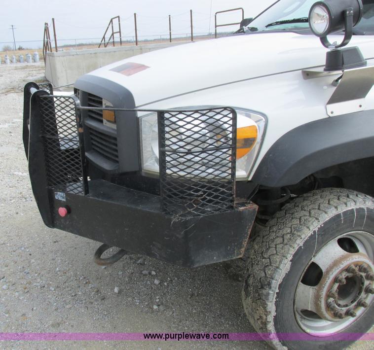 image for item L7118 2009 Dodge Ram 5500 bucket truck