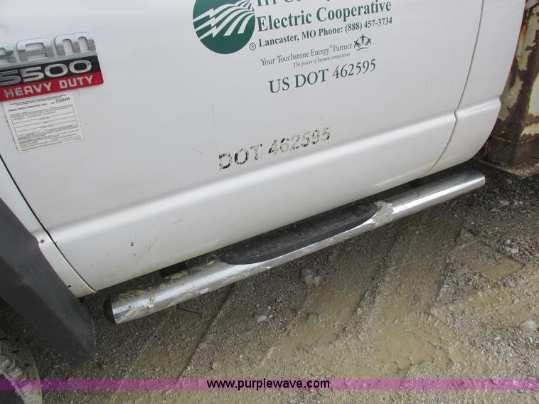 image for item L7118 2009 Dodge Ram 5500 bucket truck