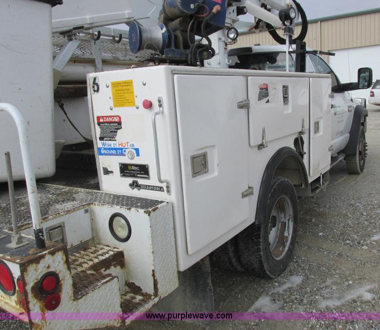 image for item L7118 2009 Dodge Ram 5500 bucket truck