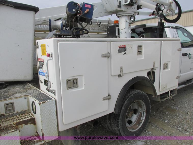 image for item L7118 2009 Dodge Ram 5500 bucket truck