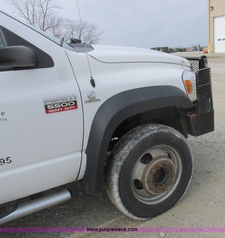 image for item L7118 2009 Dodge Ram 5500 bucket truck