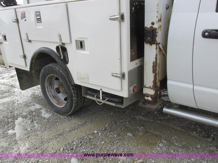 image for item L7118 2009 Dodge Ram 5500 bucket truck