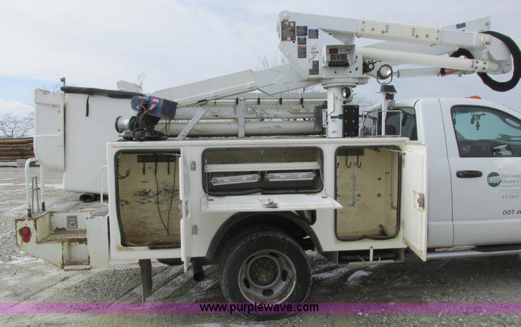 image for item L7118 2009 Dodge Ram 5500 bucket truck