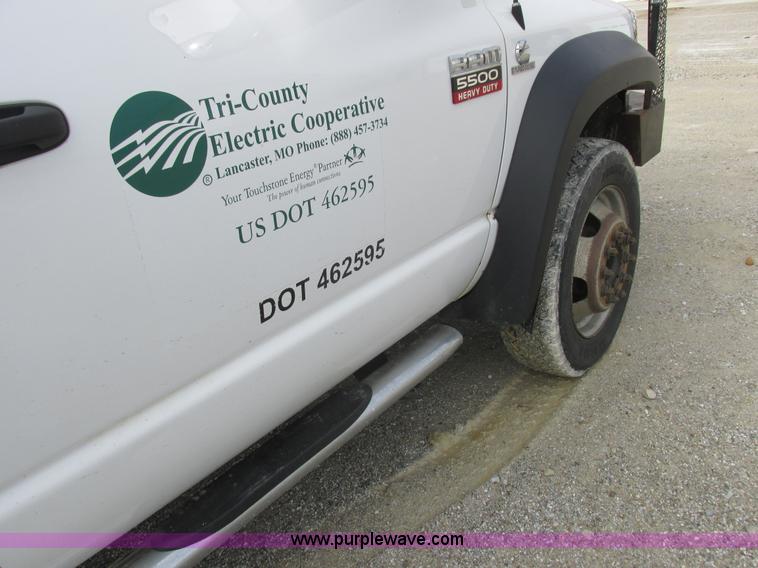 image for item L7118 2009 Dodge Ram 5500 bucket truck