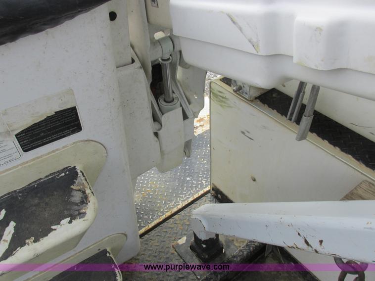 image for item L7118 2009 Dodge Ram 5500 bucket truck