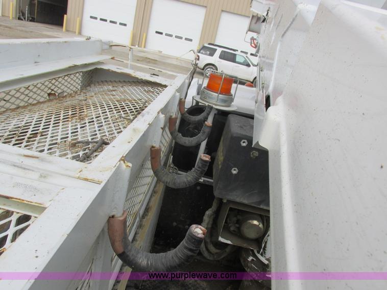 image for item L7118 2009 Dodge Ram 5500 bucket truck