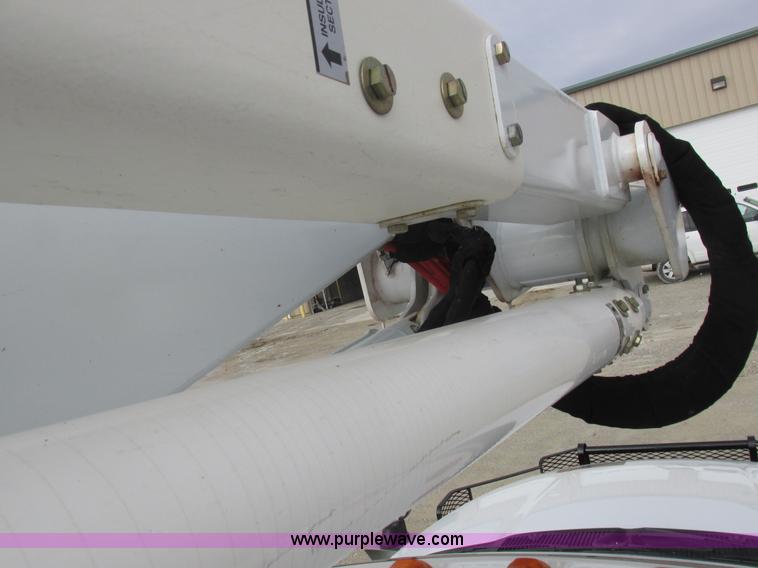 image for item L7118 2009 Dodge Ram 5500 bucket truck