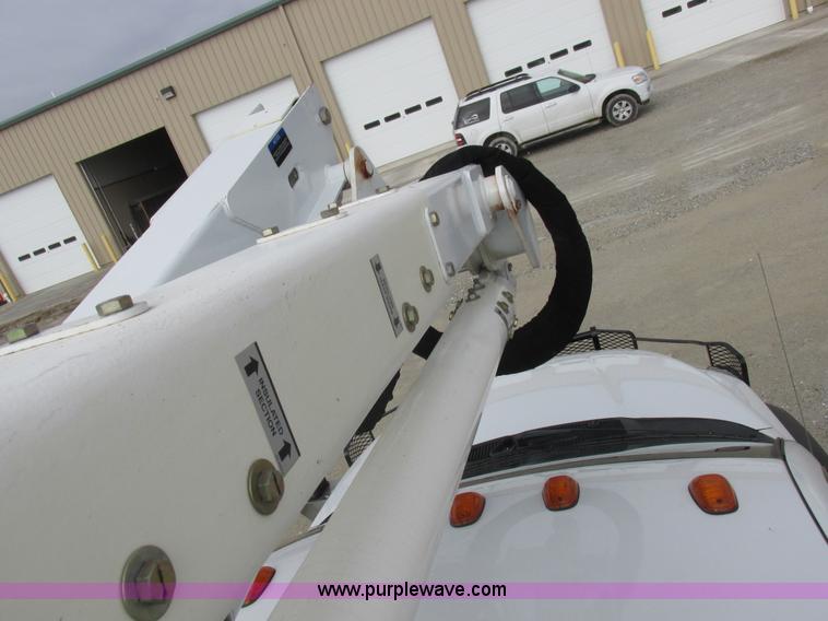 image for item L7118 2009 Dodge Ram 5500 bucket truck