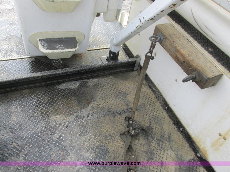 image for item L7118 2009 Dodge Ram 5500 bucket truck