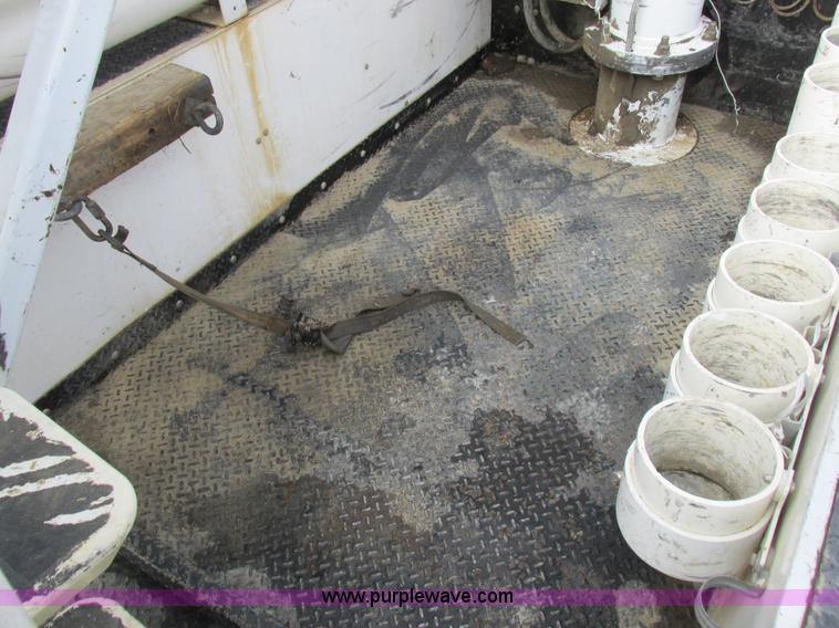 image for item L7118 2009 Dodge Ram 5500 bucket truck