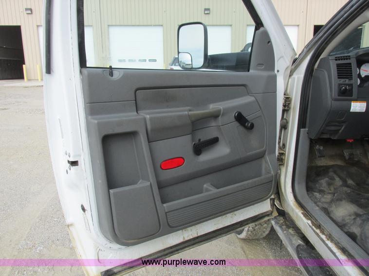 image for item L7118 2009 Dodge Ram 5500 bucket truck