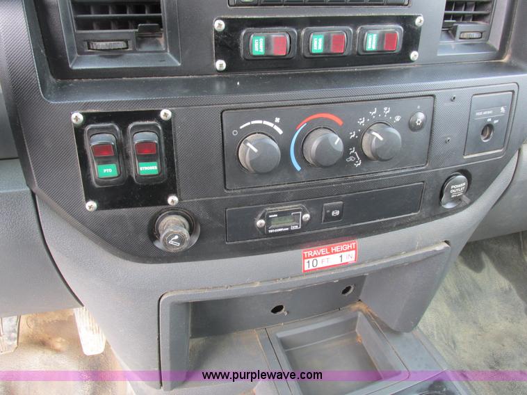 image for item L7118 2009 Dodge Ram 5500 bucket truck