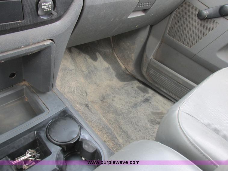 image for item L7118 2009 Dodge Ram 5500 bucket truck