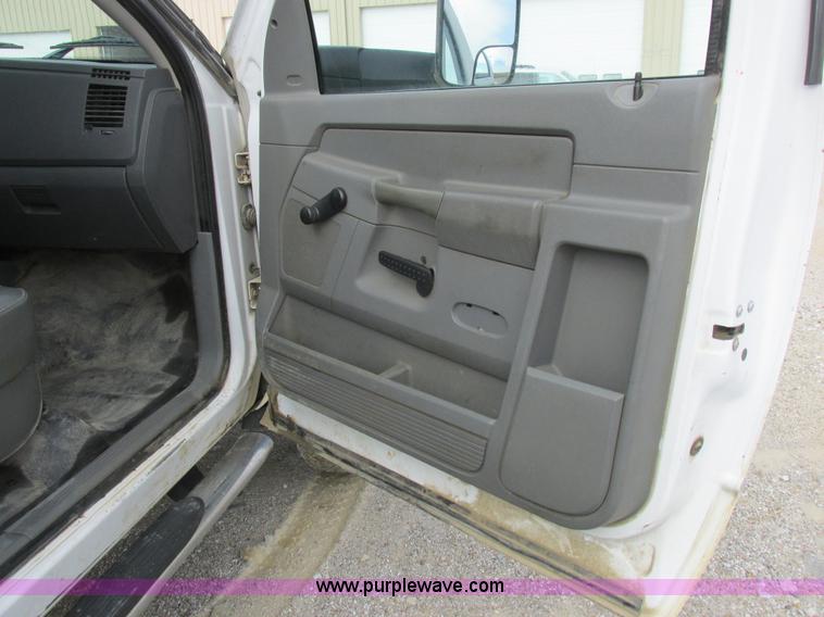 image for item L7118 2009 Dodge Ram 5500 bucket truck