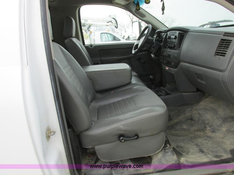 image for item L7118 2009 Dodge Ram 5500 bucket truck