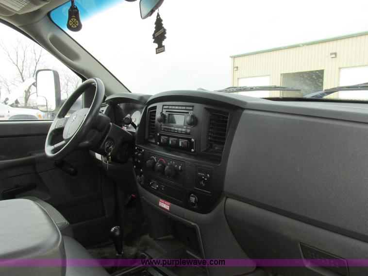 image for item L7118 2009 Dodge Ram 5500 bucket truck