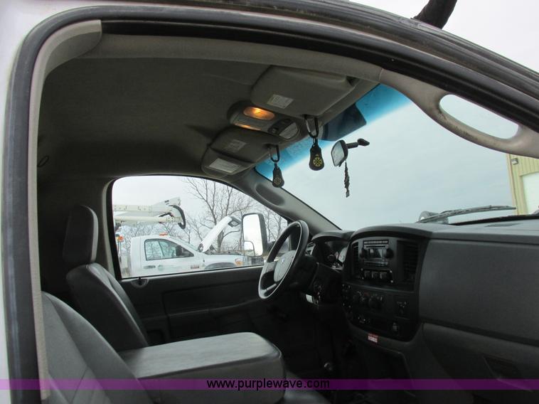 image for item L7118 2009 Dodge Ram 5500 bucket truck
