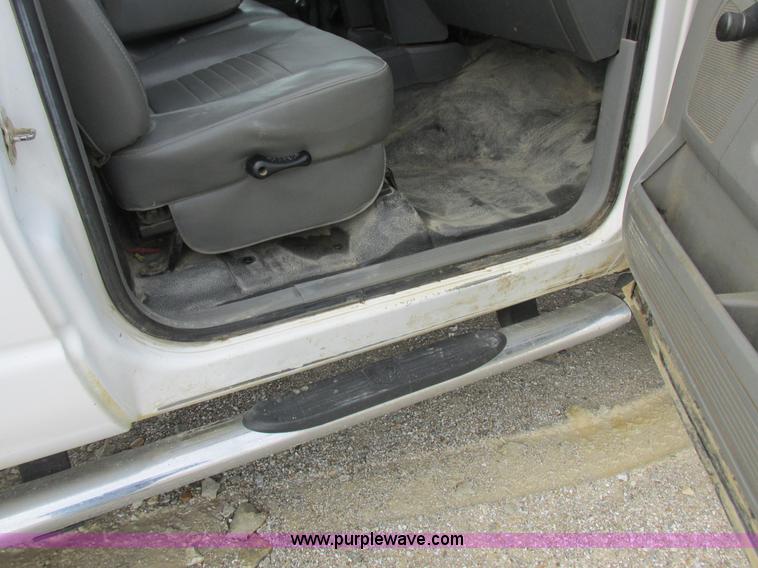 image for item L7118 2009 Dodge Ram 5500 bucket truck