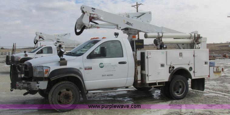 image for item L7119 2009 Dodge Ram 5500 bucket truck