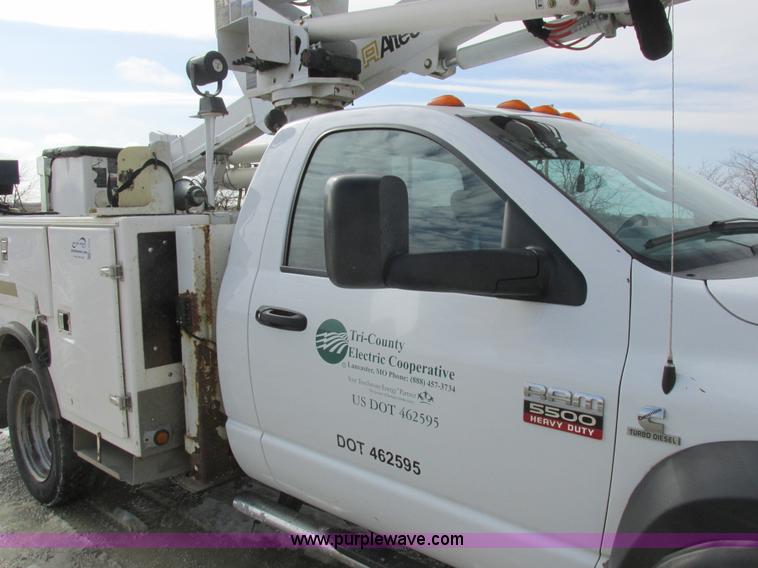 image for item L7119 2009 Dodge Ram 5500 bucket truck