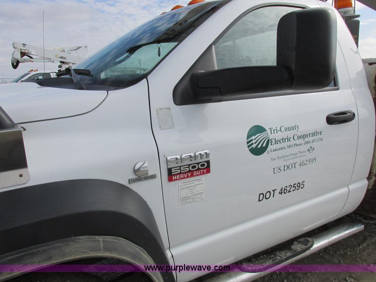 image for item L7119 2009 Dodge Ram 5500 bucket truck