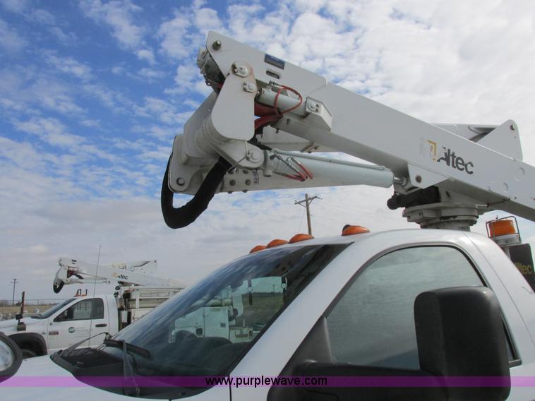 image for item L7119 2009 Dodge Ram 5500 bucket truck