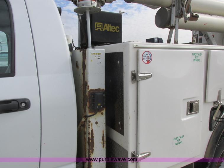 image for item L7119 2009 Dodge Ram 5500 bucket truck