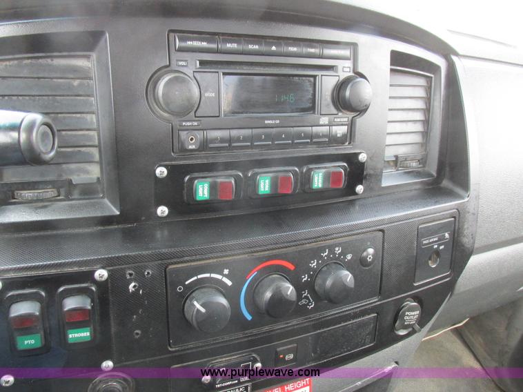 image for item L7119 2009 Dodge Ram 5500 bucket truck