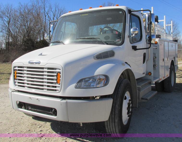 image for item L7126 2007 Freightliner Business Class M2 service truck