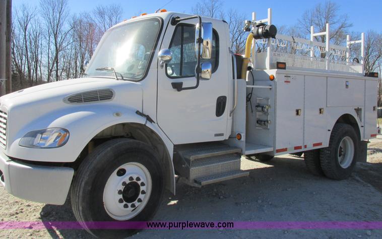 image for item L7126 2007 Freightliner Business Class M2 service truck