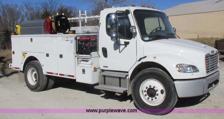 image for item L7126 2007 Freightliner Business Class M2 service truck