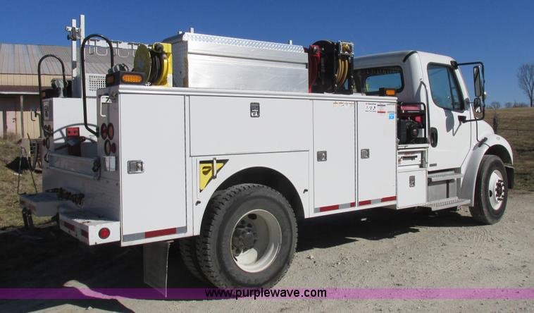 image for item L7126 2007 Freightliner Business Class M2 service truck