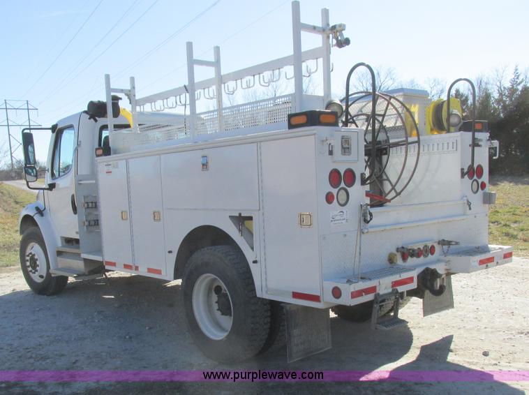 image for item L7126 2007 Freightliner Business Class M2 service truck