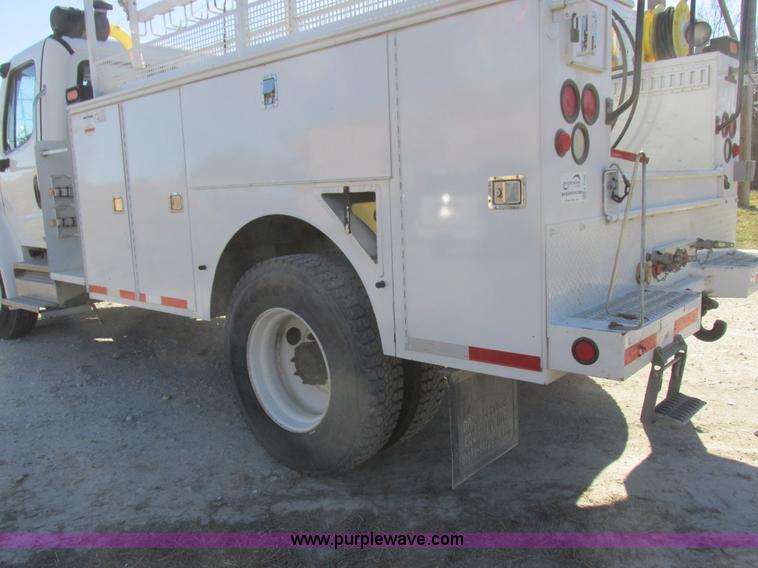 image for item L7126 2007 Freightliner Business Class M2 service truck