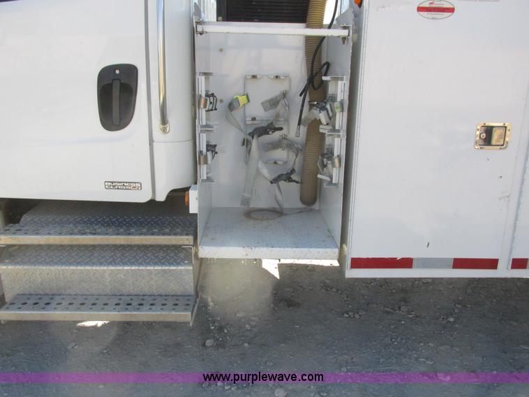 image for item L7126 2007 Freightliner Business Class M2 service truck