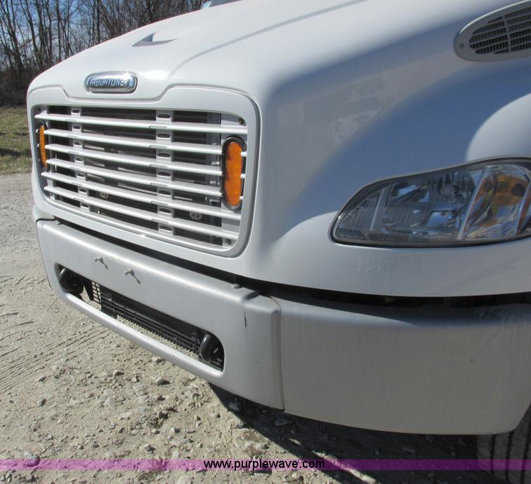 image for item L7126 2007 Freightliner Business Class M2 service truck