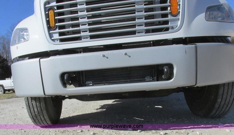 image for item L7126 2007 Freightliner Business Class M2 service truck