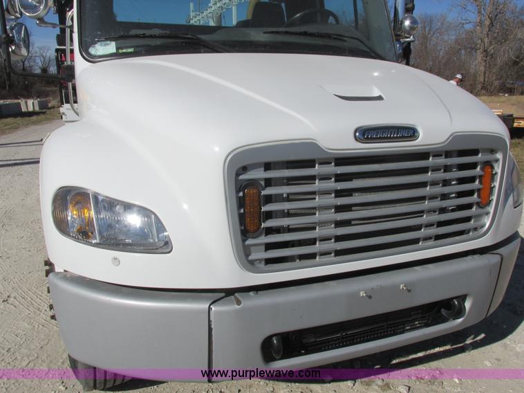 image for item L7126 2007 Freightliner Business Class M2 service truck