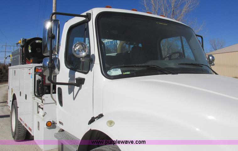 image for item L7126 2007 Freightliner Business Class M2 service truck