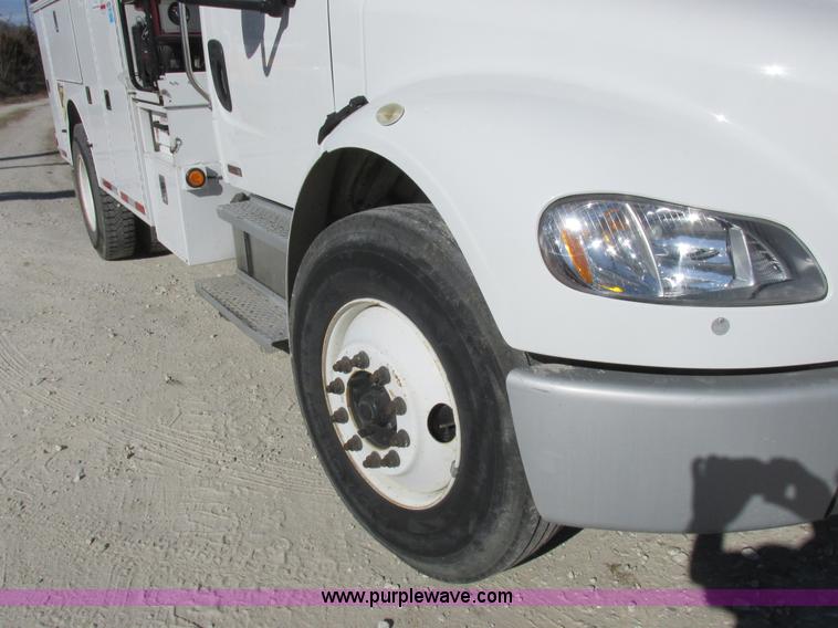 image for item L7126 2007 Freightliner Business Class M2 service truck