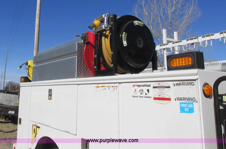 image for item L7126 2007 Freightliner Business Class M2 service truck