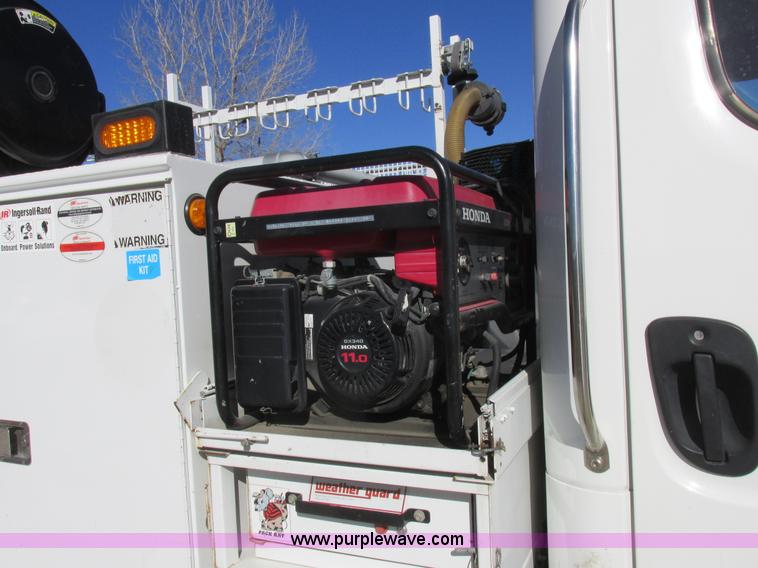 image for item L7126 2007 Freightliner Business Class M2 service truck