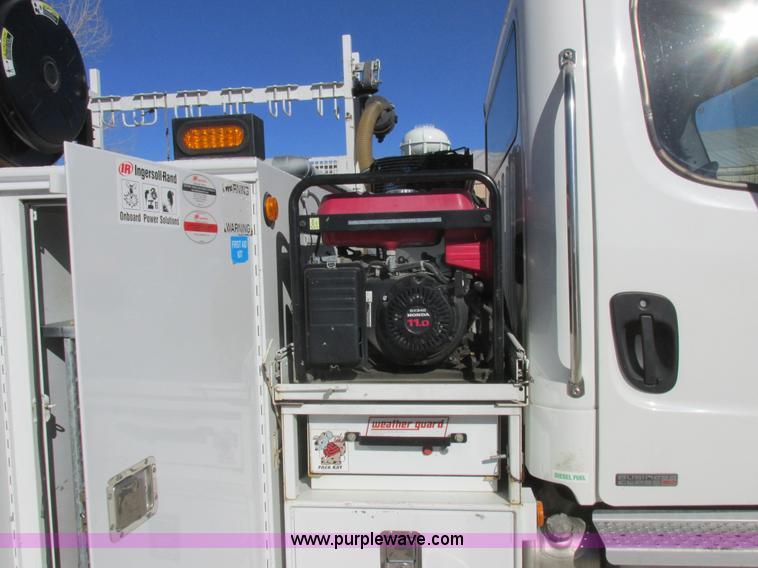 image for item L7126 2007 Freightliner Business Class M2 service truck