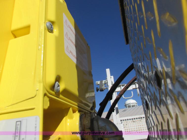 image for item L7126 2007 Freightliner Business Class M2 service truck