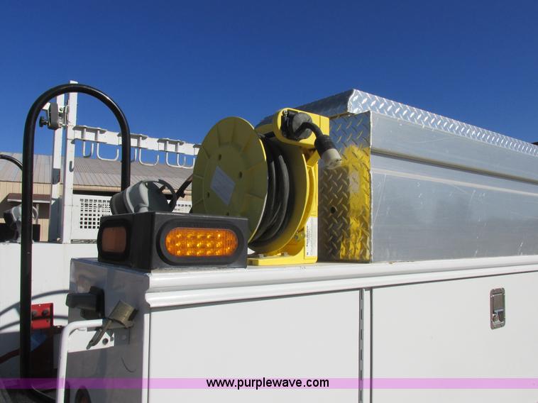 image for item L7126 2007 Freightliner Business Class M2 service truck